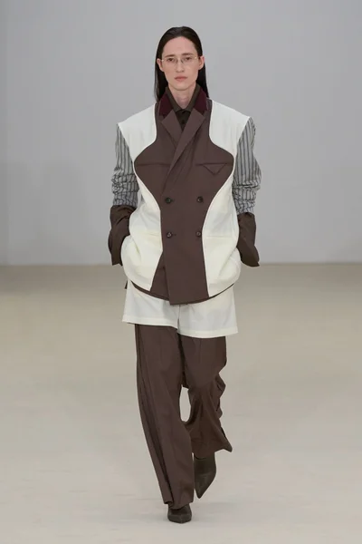 Look 25